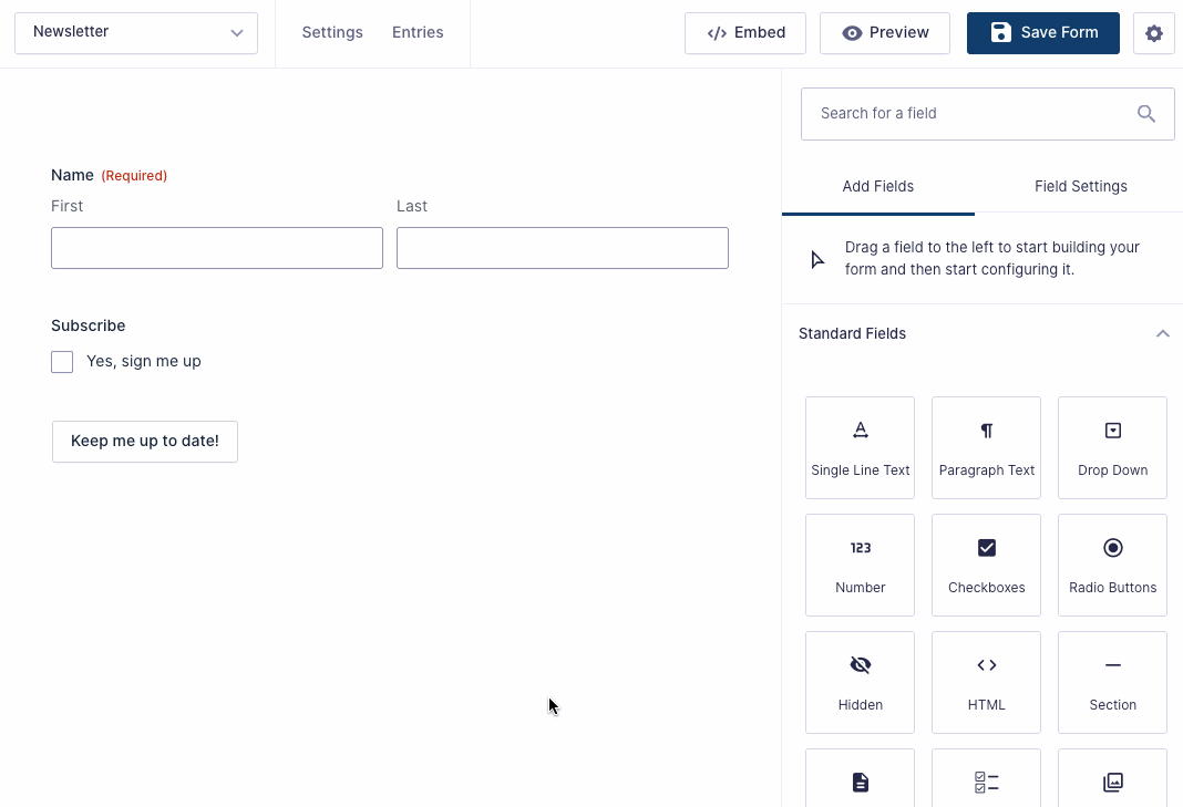 Animation showing adding two Custom Fields and selecting the MailPoet Custom Fields